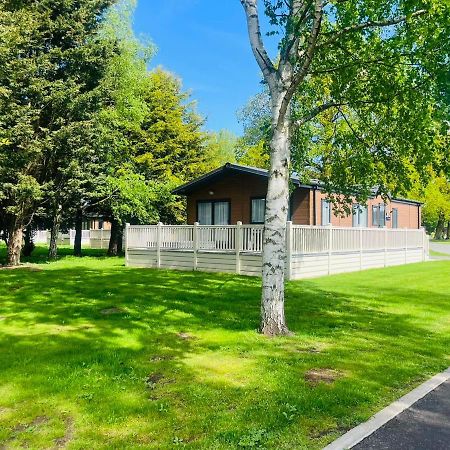 Lotus Lodge With Hot Tub York Exterior foto